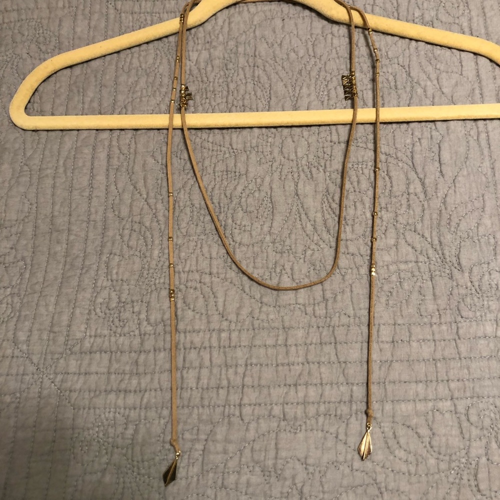 Suede like and gold tone necklace - Picture 2 of 3